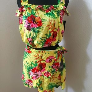 Just In: New/NWT Juniors Floral 2pc Short Set